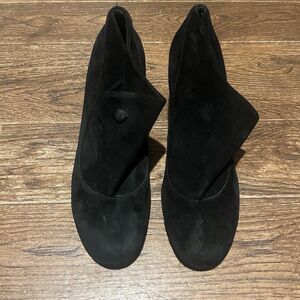 Me Too Black Suede Tuxedo Pumps Kitten Heel Slip On Womens 6 Dress Shoes
